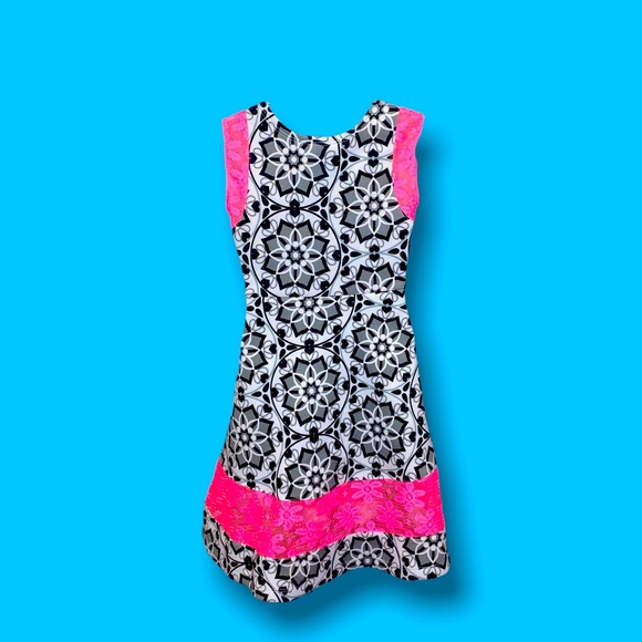 New* This is a very pretty! pink, white , black dress!, Size: 5 little girls. - Picture 2 of 2